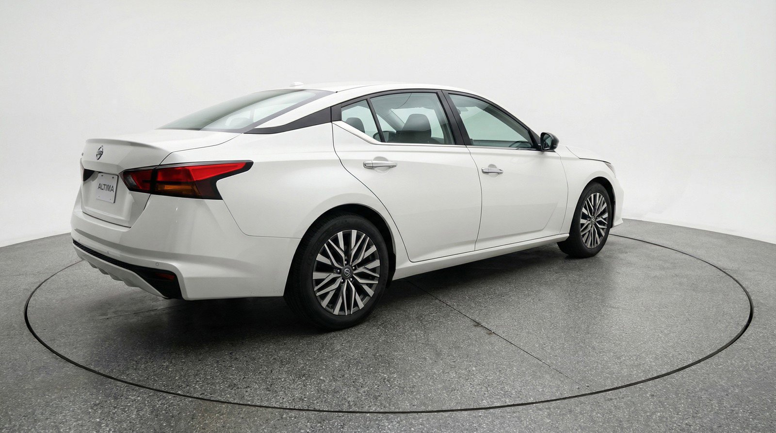 Used 2025 Nissan Altima 2.5 SV image 9