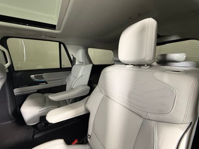 Used 2025 Ford Expedition Platinum w/ Platinum Ultimate Package AWD/4WD image 26
