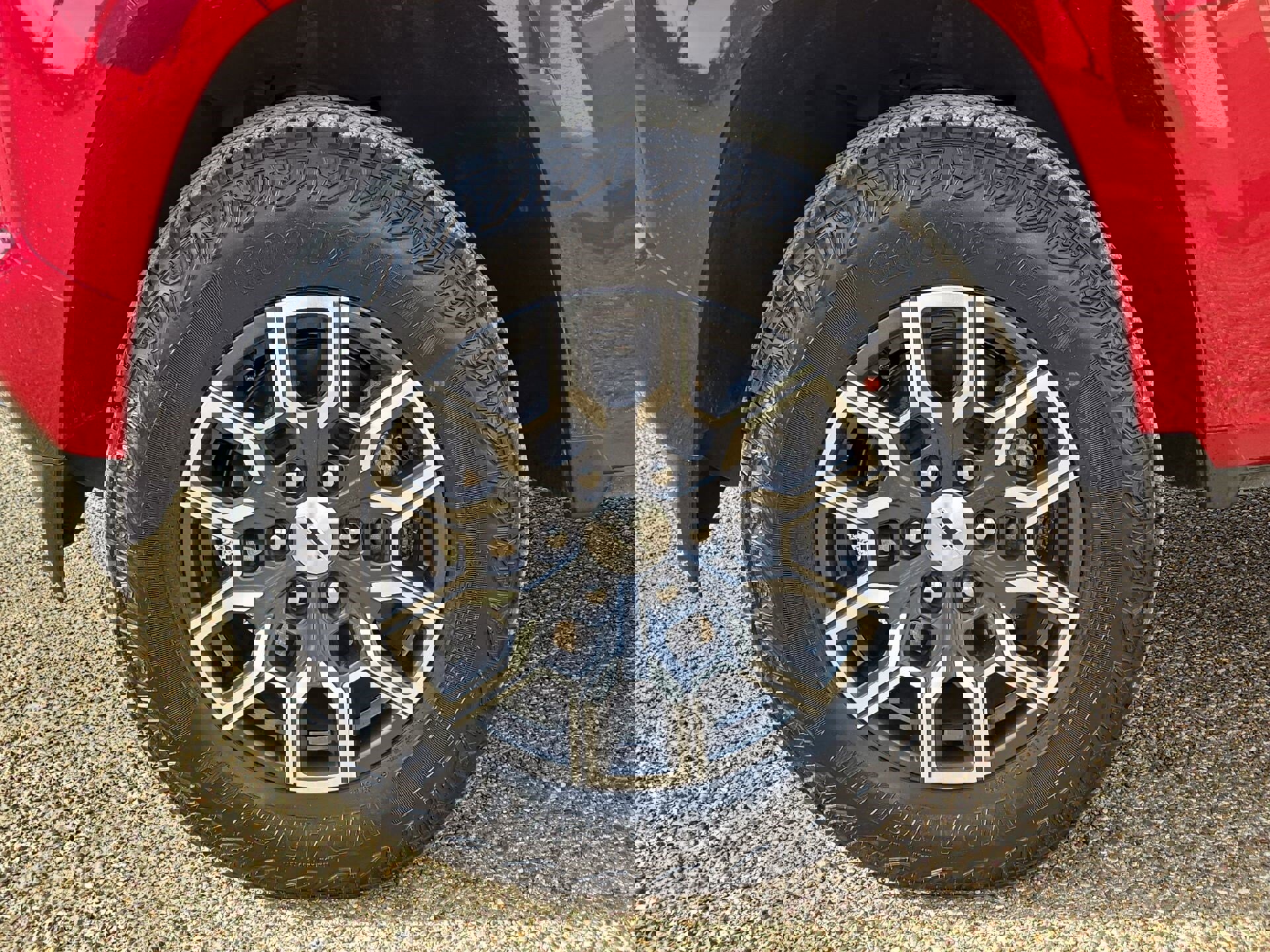 Used 2024 Chevrolet Colorado Z71 w/ Z71 Convenience Package 2 image 11