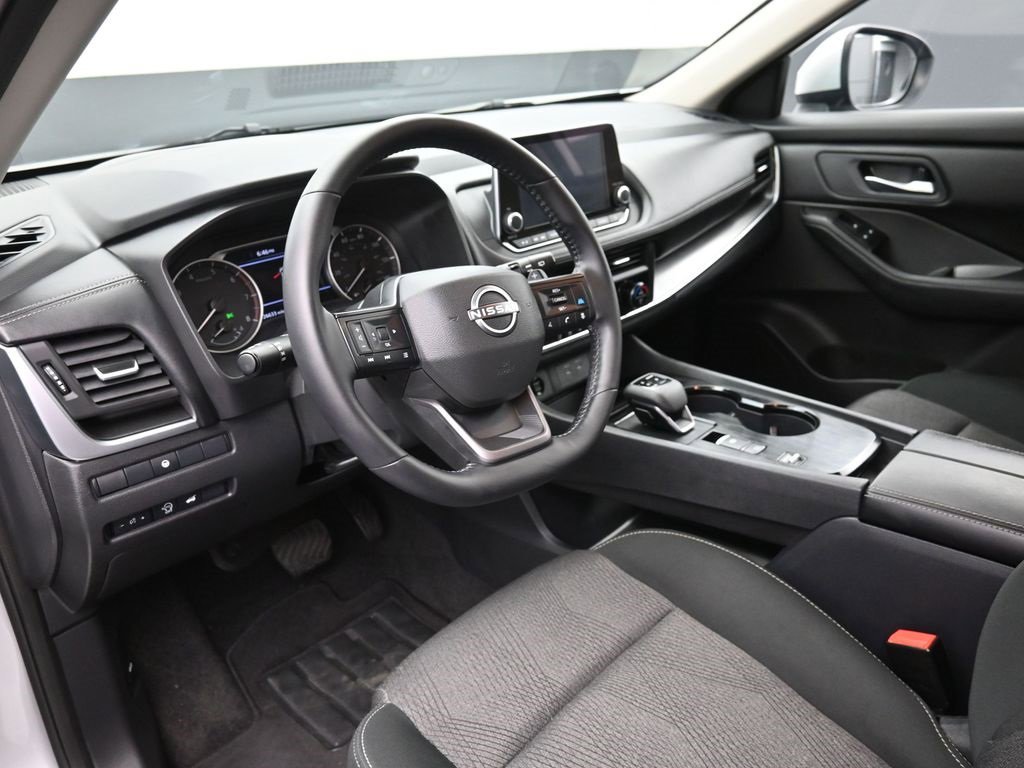 Used 2025 Nissan Rogue SV image 18