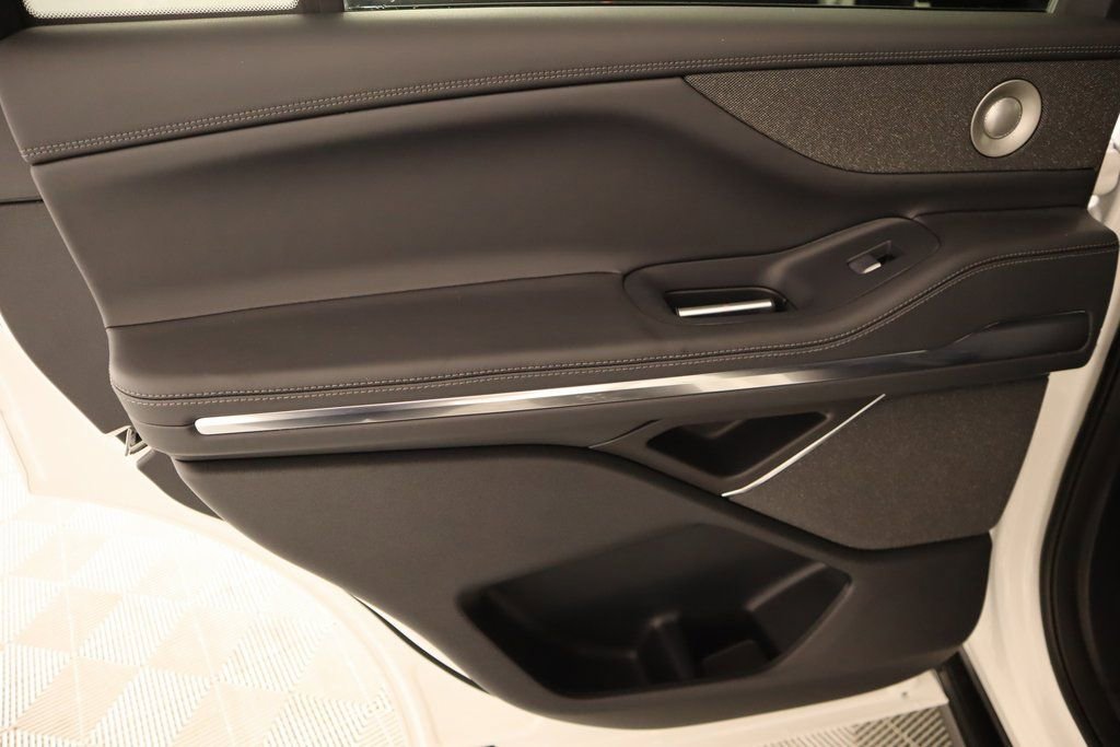 New 2025 Lincoln Navigator Reserve w/ Jet Appearance Package image 18