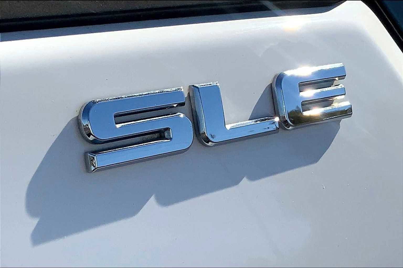 Used 2020 GMC Terrain SLE w/ Driver Convenience Package image 9