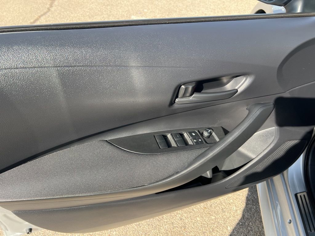 Used 2023 Toyota Corolla LE image 7