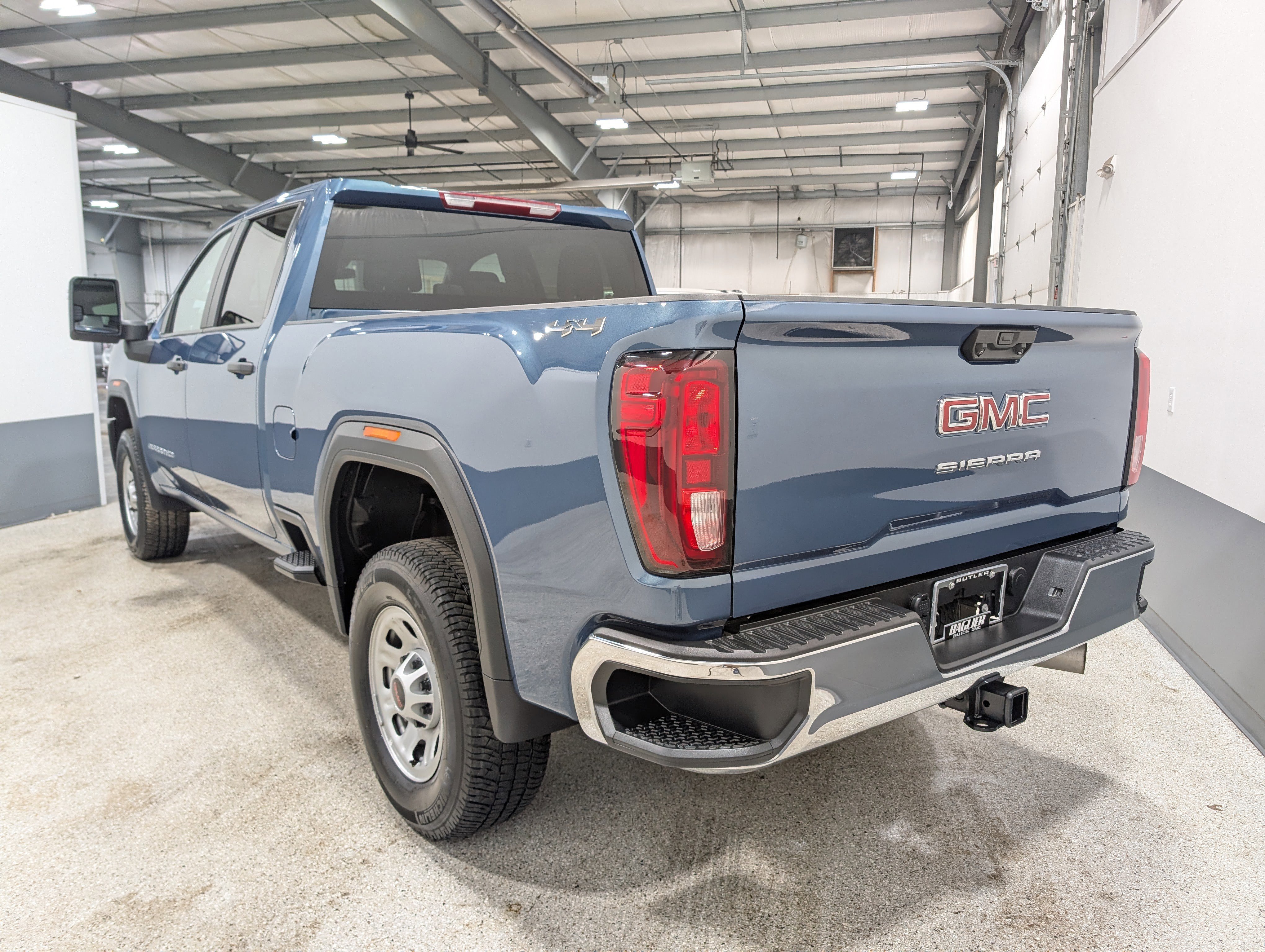 Used 2024 GMC Sierra 2500 Pro AWD/4WD image 5