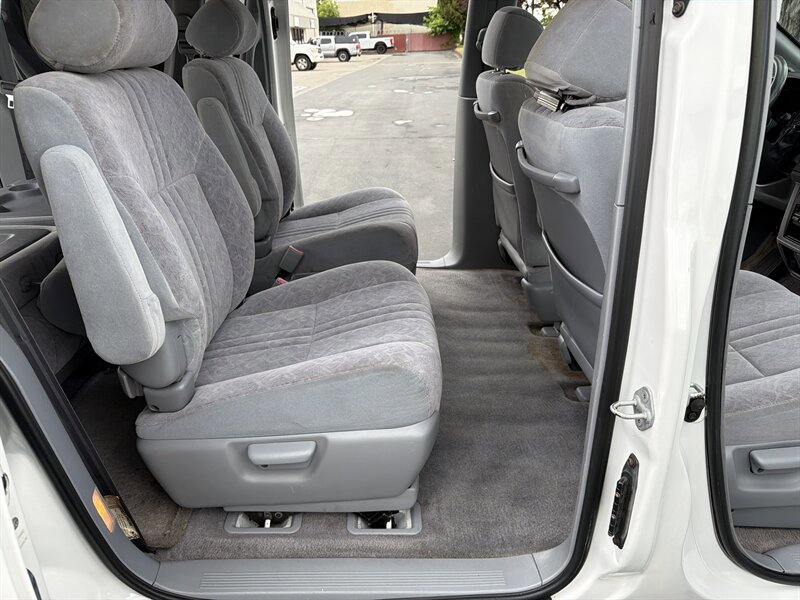 Used 1998 Toyota Sienna LE image 42