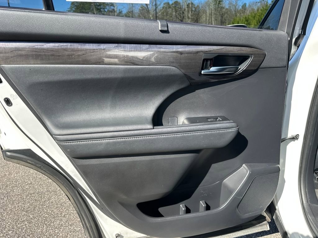 Used 2021 Toyota Highlander Limited image 31