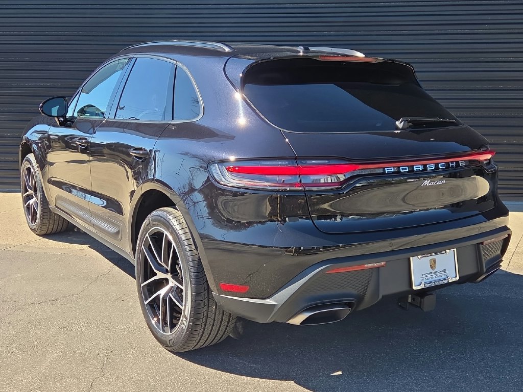 Certified 2026 Porsche Macan AWD/4WD image 3
