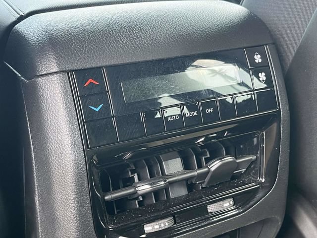Used 2025 Jeep Grand Cherokee L Altitude AWD/4WD image 21