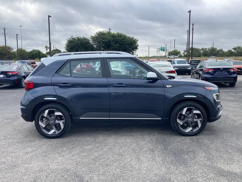 Used 2025 Hyundai Venue Limited FWD image 4