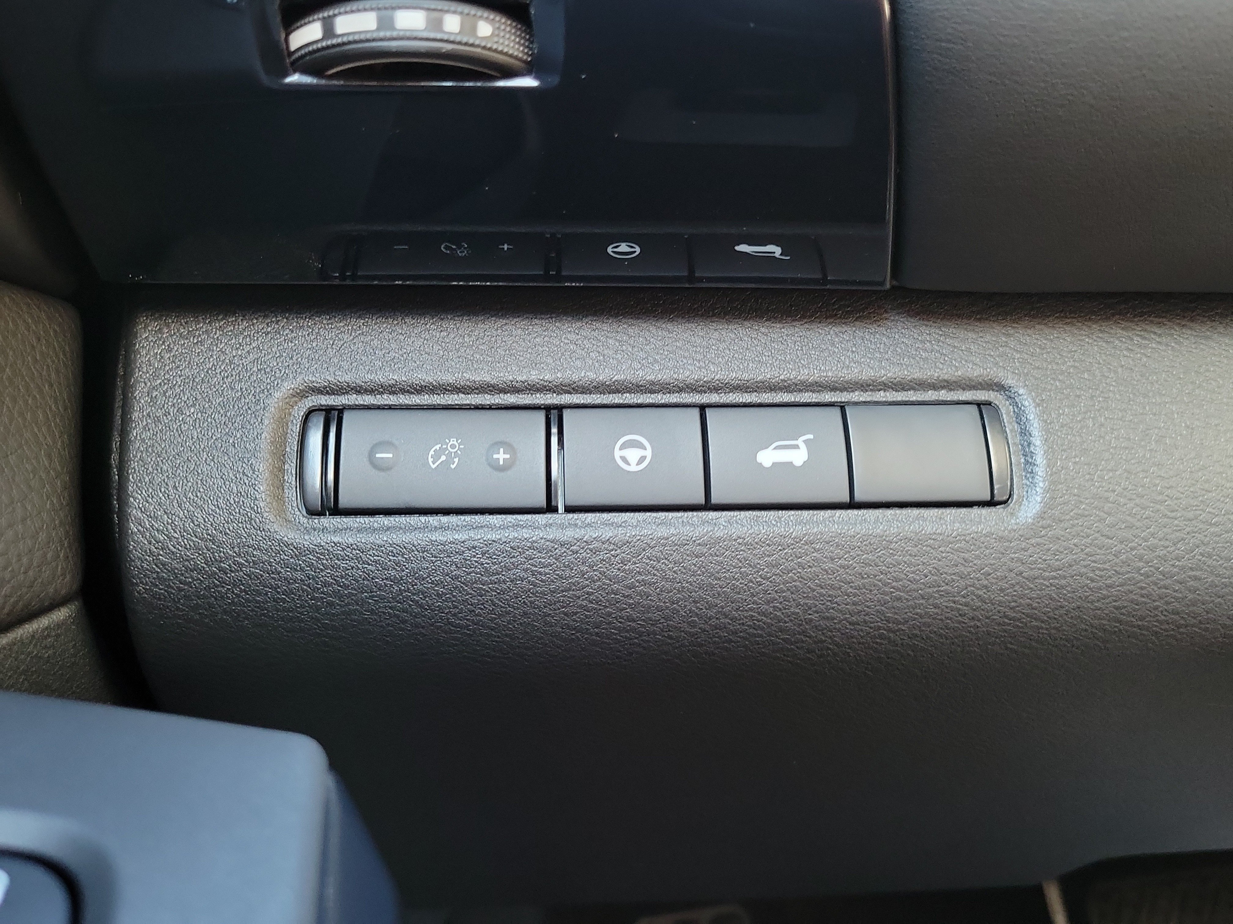 Certified 2026 Nissan Pathfinder SV FWD image 28