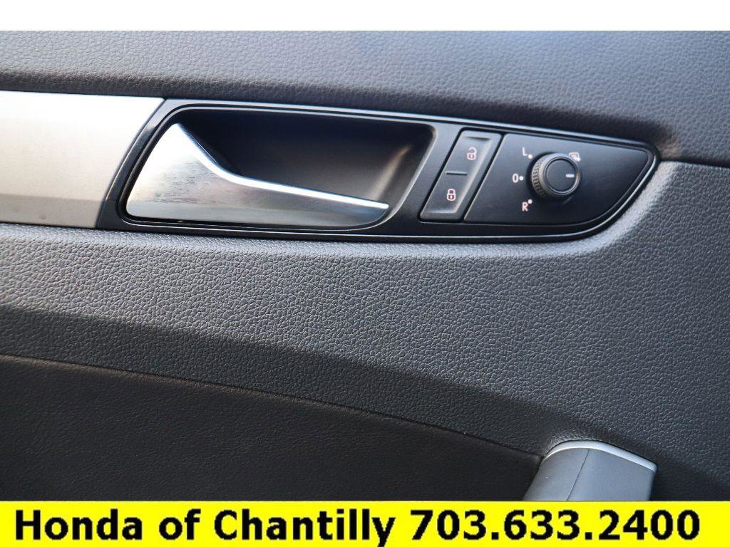 Used 2020 Volkswagen Passat 2.0T SE w/ Sunroof Package image 21