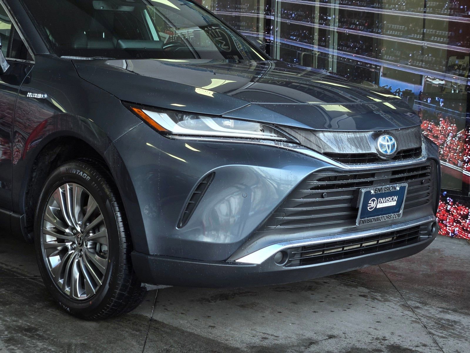 Certified 2021 Toyota Venza XLE image 2