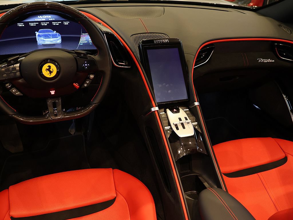 Certified 2025 Ferrari Roma Spider RWD image 31