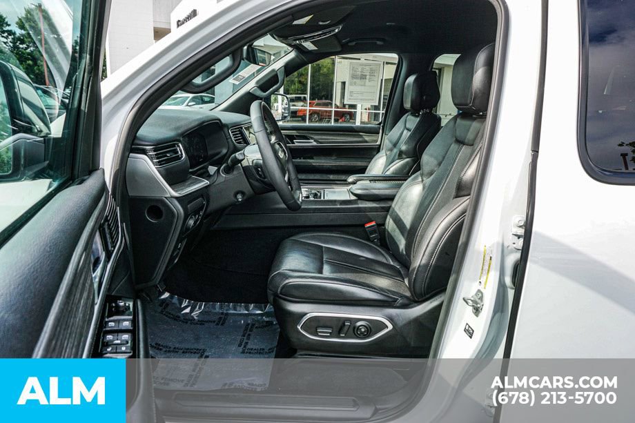 Used 2023 Jeep Wagoneer Series III w/ Preferred Equipment Group image 19