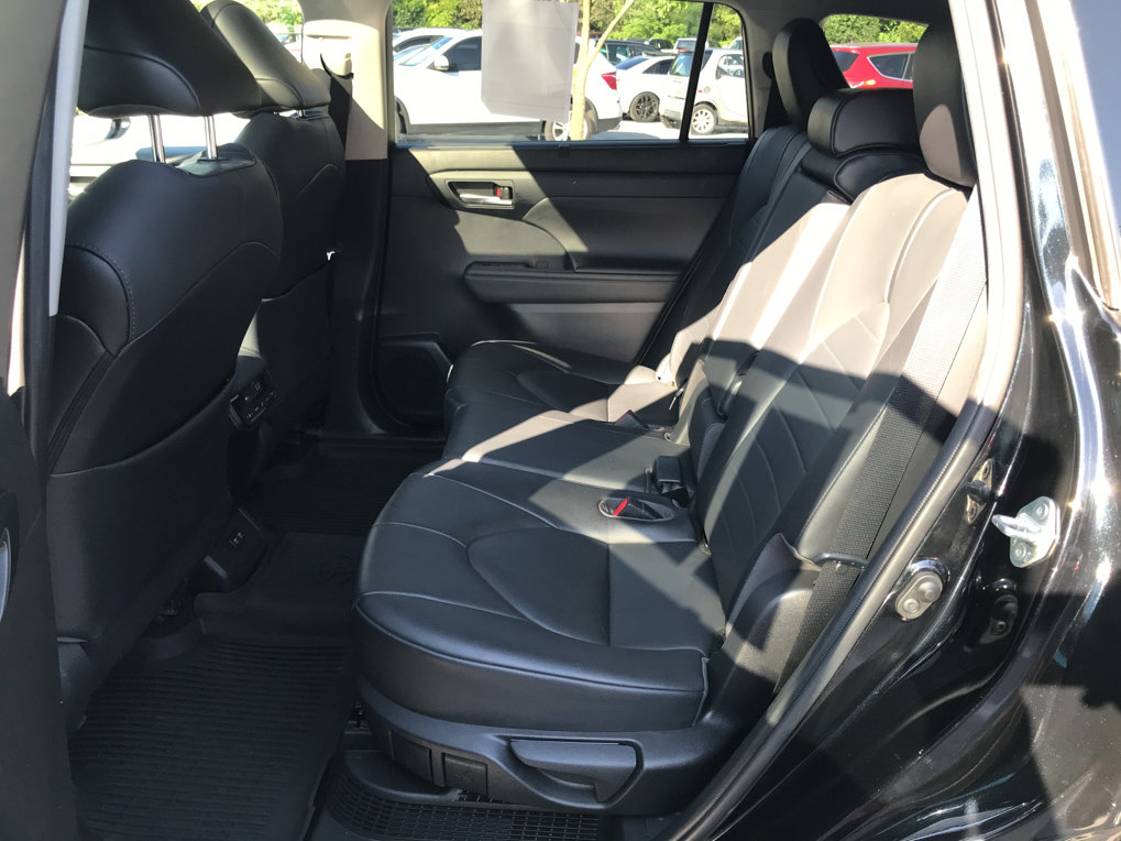 Certified 2020 Toyota Highlander XLE AWD/4WD image 29
