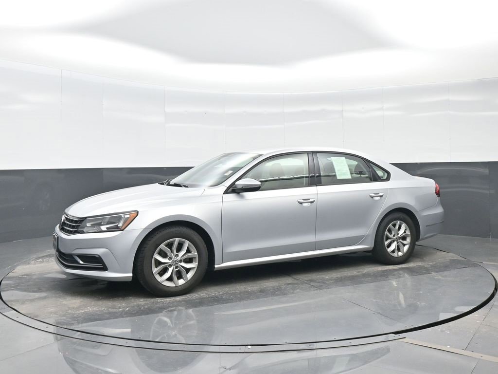 Used 2018 Volkswagen Passat 2.0T S image 2