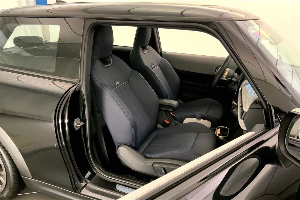 Certified 2025 MINI Cooper S image 6