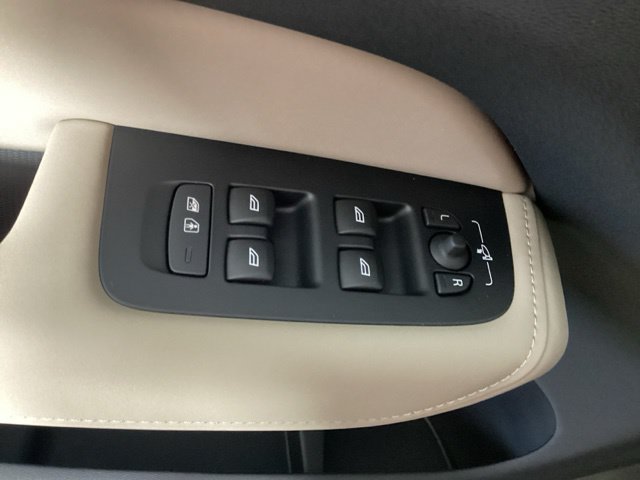 New 2026 Volvo XC60 T8 Plus w/ Protection Package Premier AWD/4WD image 18