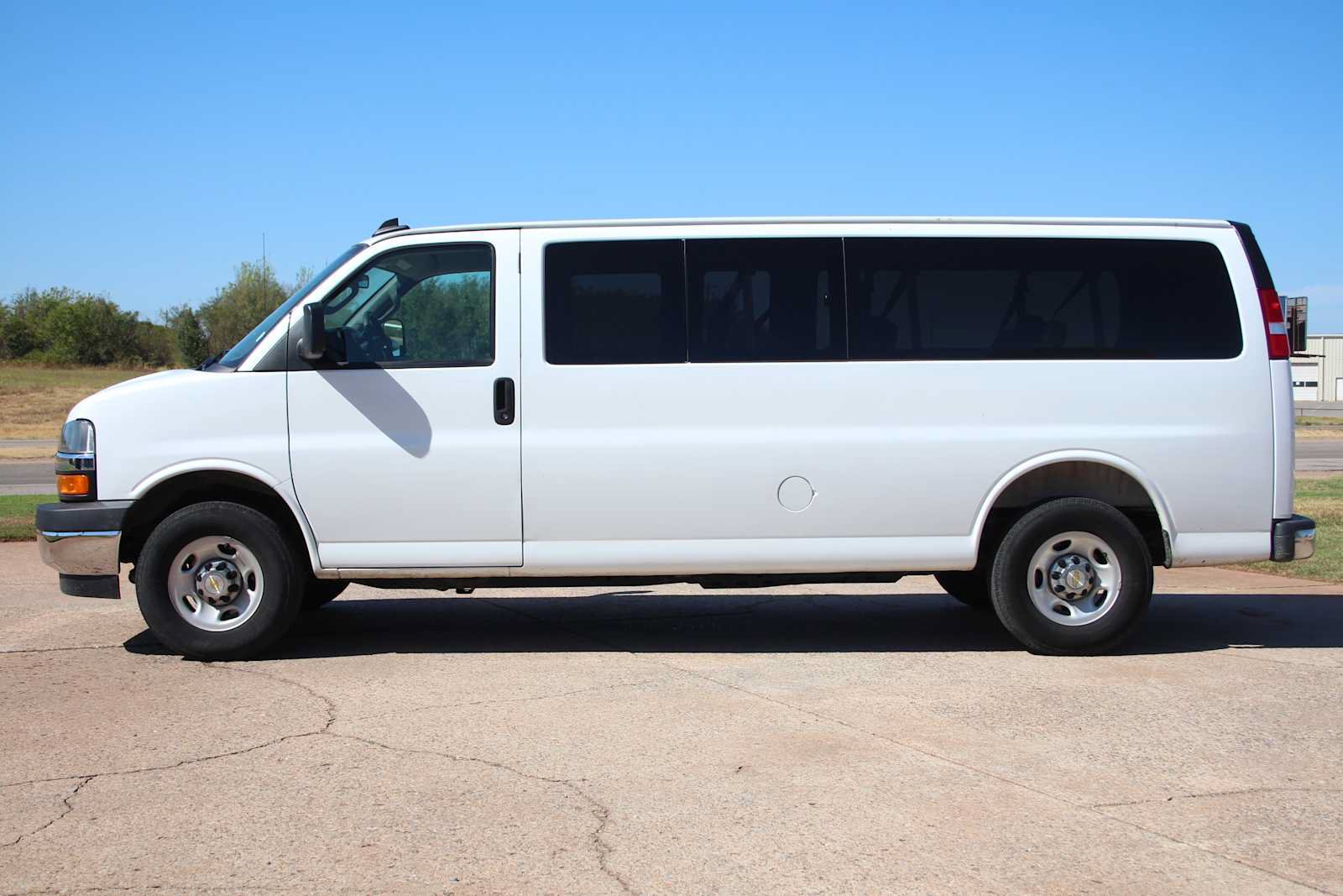 Used 2025 Chevrolet Express 3500 LT w/ LT Preferred Equipment Group RWD image 7