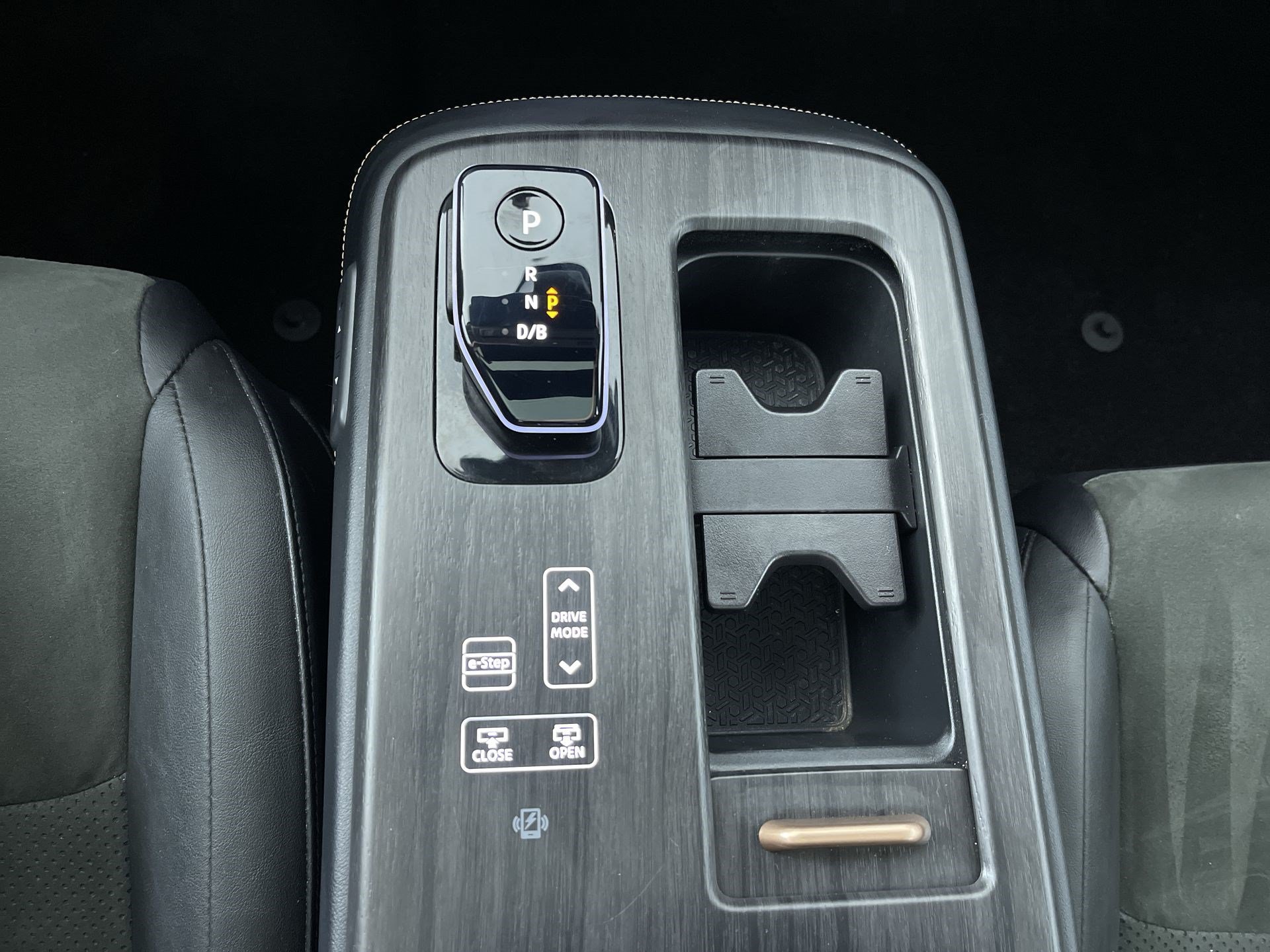 Certified 2024 Nissan Ariya AWD image 22