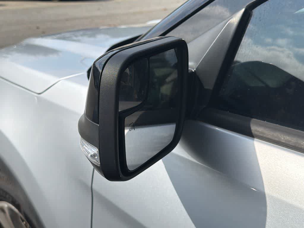 Used 2018 Ford Explorer XLT w/ Equipment Group 202A FWD image 8