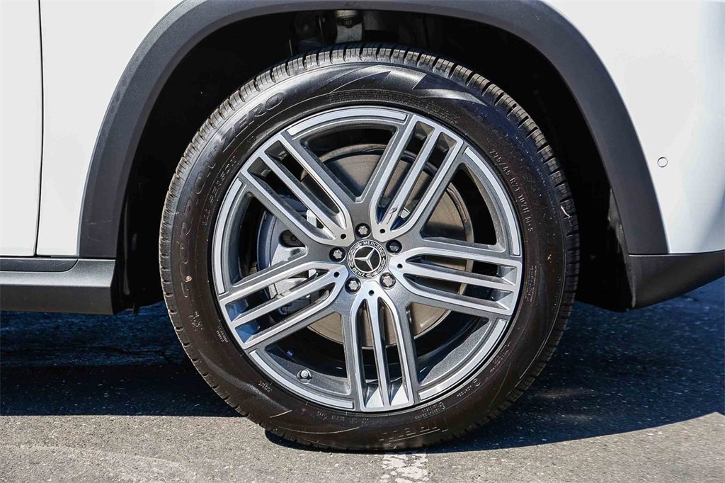 New 2026 Mercedes-Benz GLS 450 4MATIC image 9