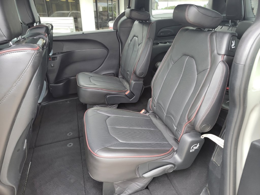 Used 2020 Chrysler Pacifica Limited FWD image 12