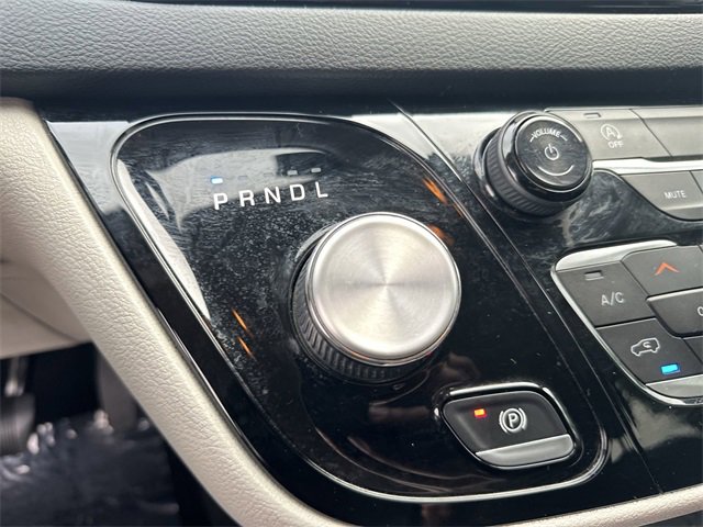 Used 2021 Chrysler Voyager L image 23