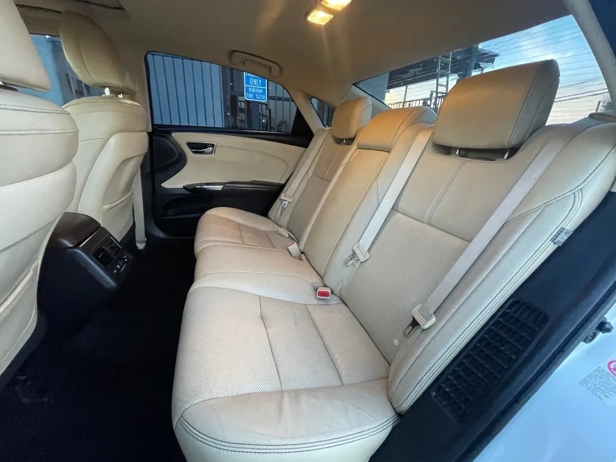 Used 2018 Toyota Avalon Limited FWD image 15