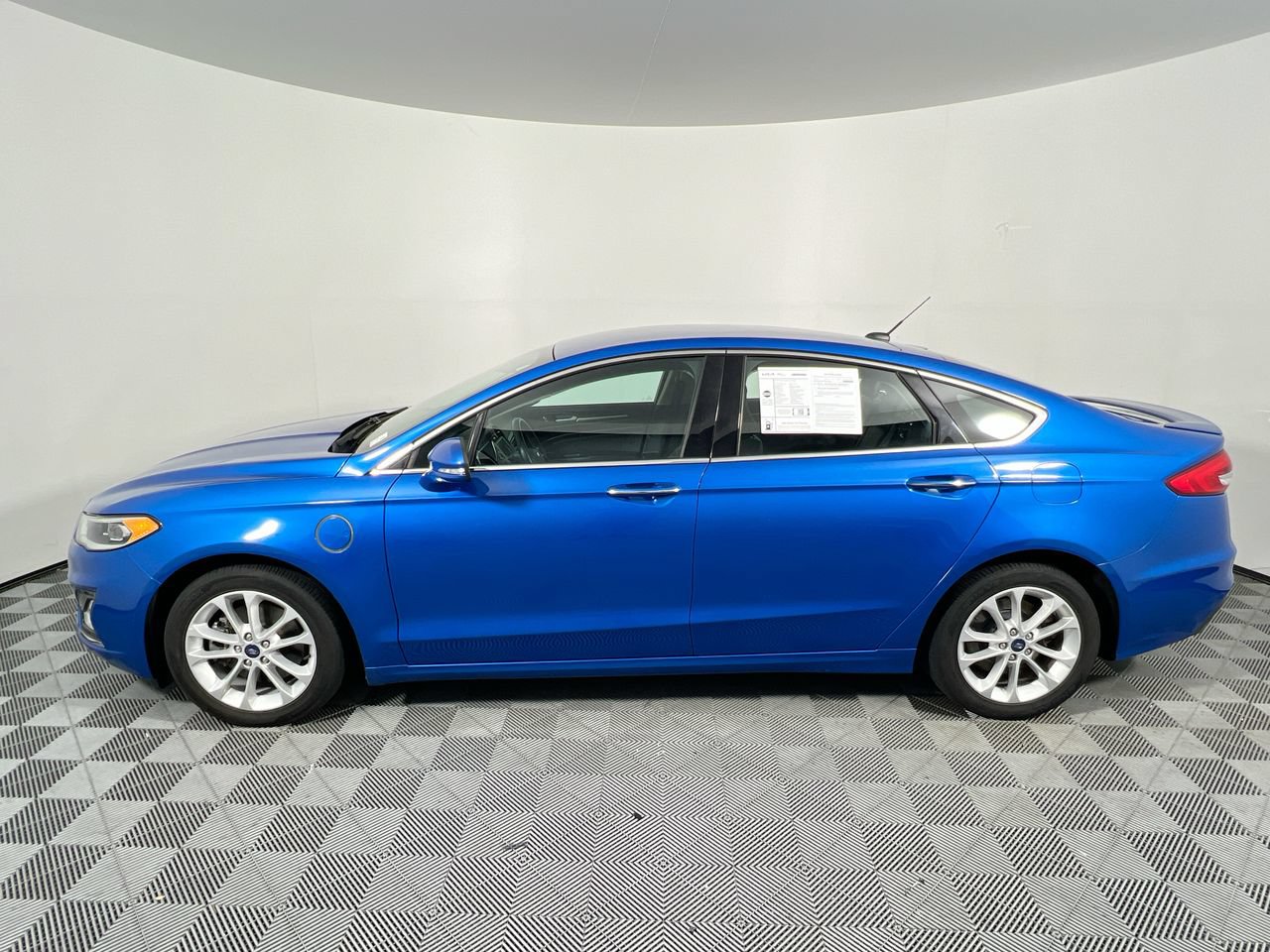 Used 2019 Ford Fusion Energi Titanium FWD image 6
