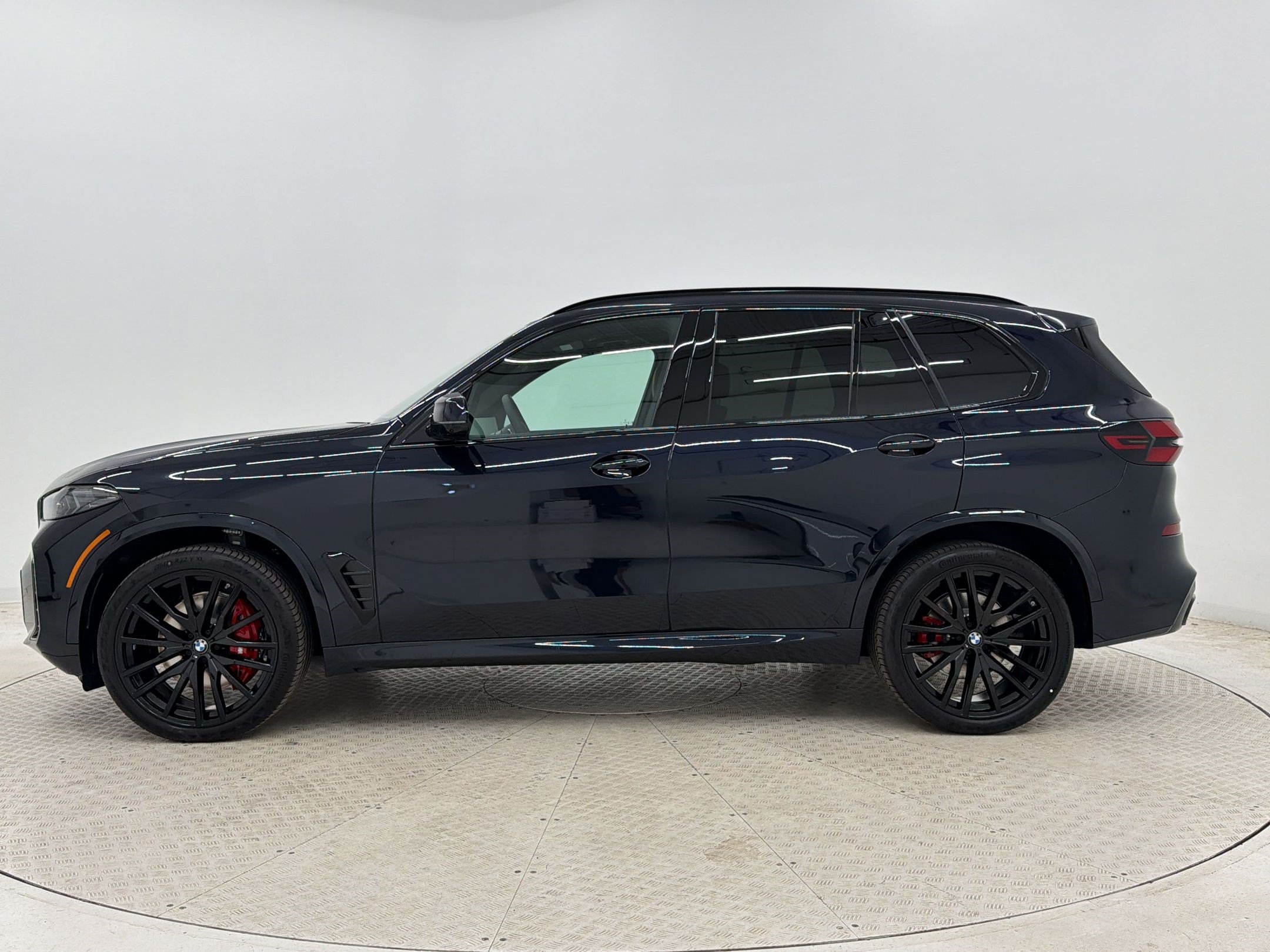New 2026 BMW X5 xDrive40i w/ M Sport Package AWD/4WD image 2