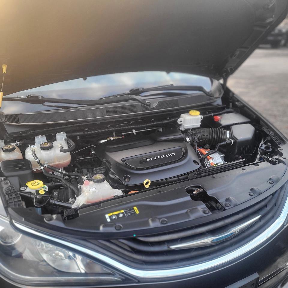 Used 2017 Chrysler Pacifica Touring Plus image 40