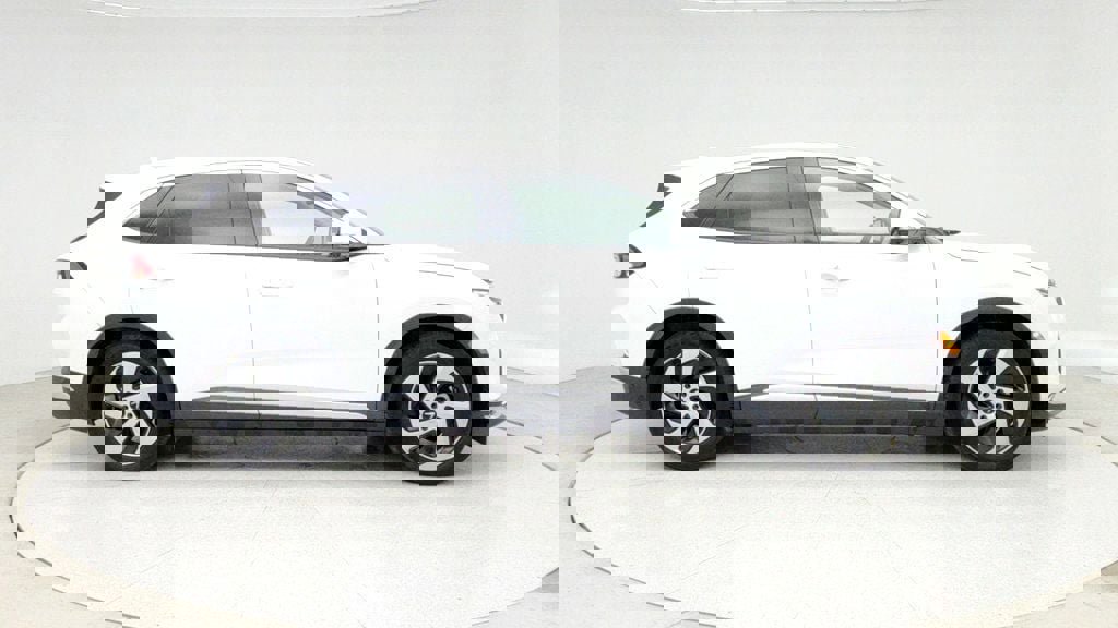 Used 2023 VinFast VF 8 Eco image 4