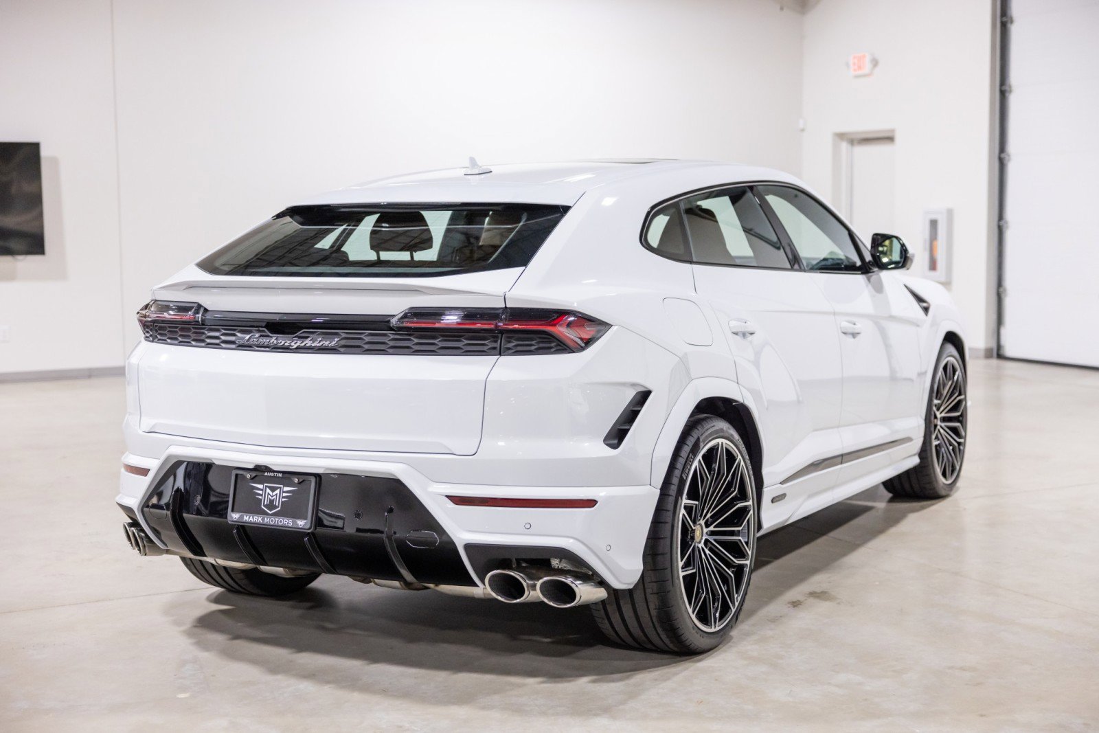 Used 2025 Lamborghini Urus SE image 9