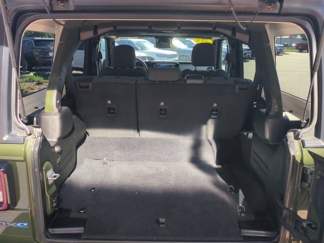 Used 2024 Jeep Wrangler Unlimited w/ Convenience Group AWD/4WD image 13