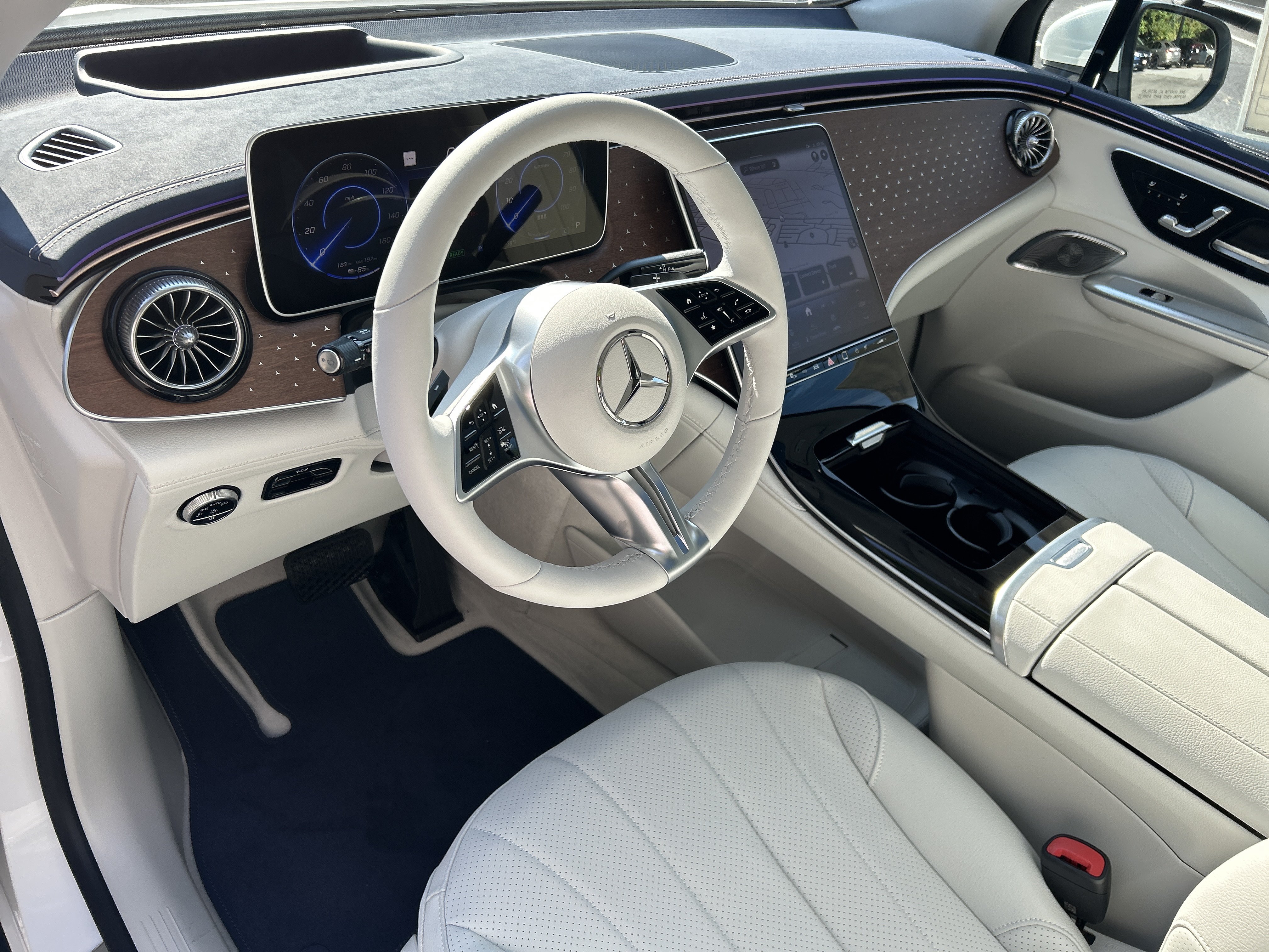 New 2026 Mercedes-Benz EQE 320 4MATIC SUV image 17