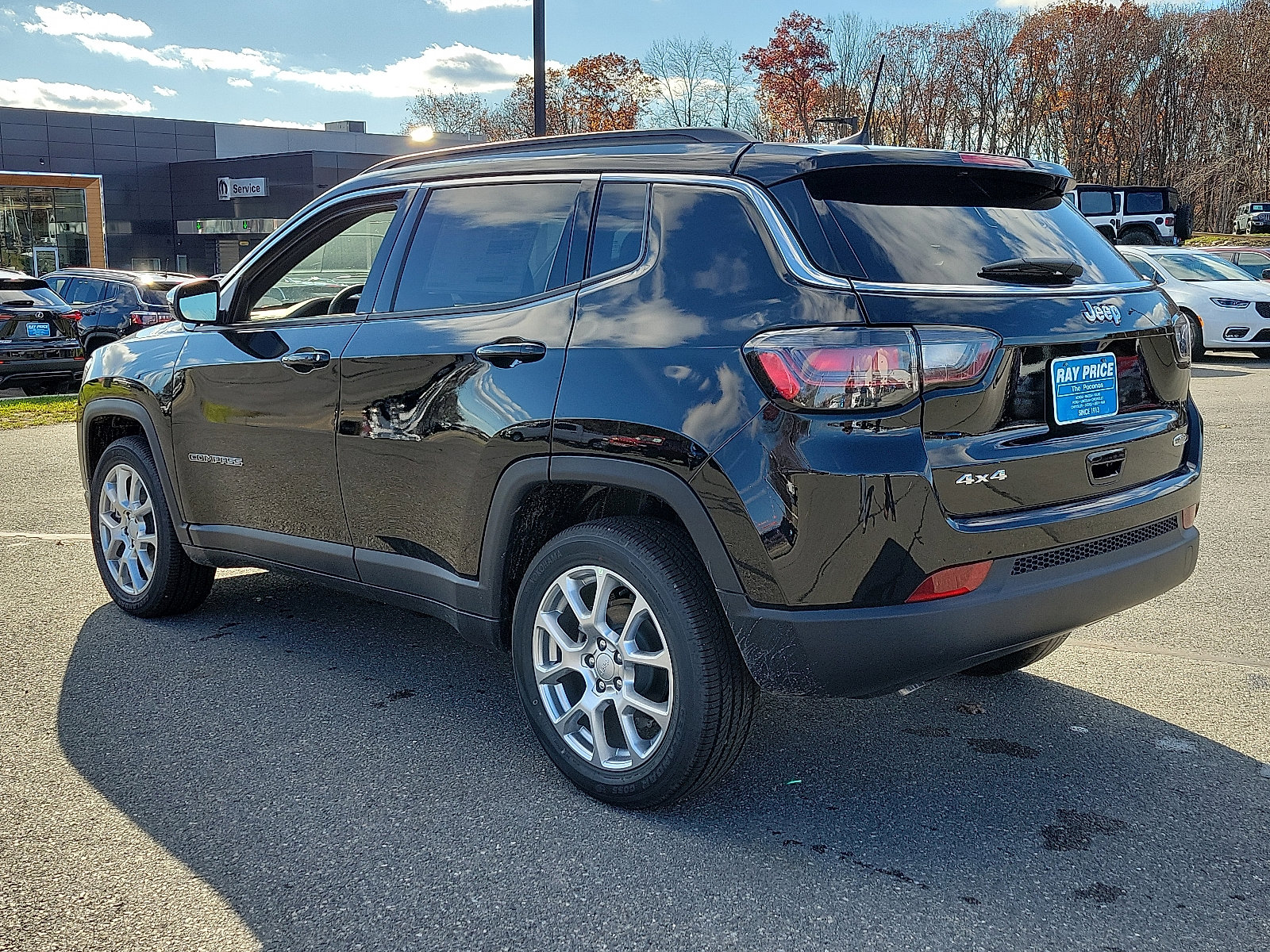 Used 2024 Jeep Compass Latitude w/ Sun and Sound Group image 4