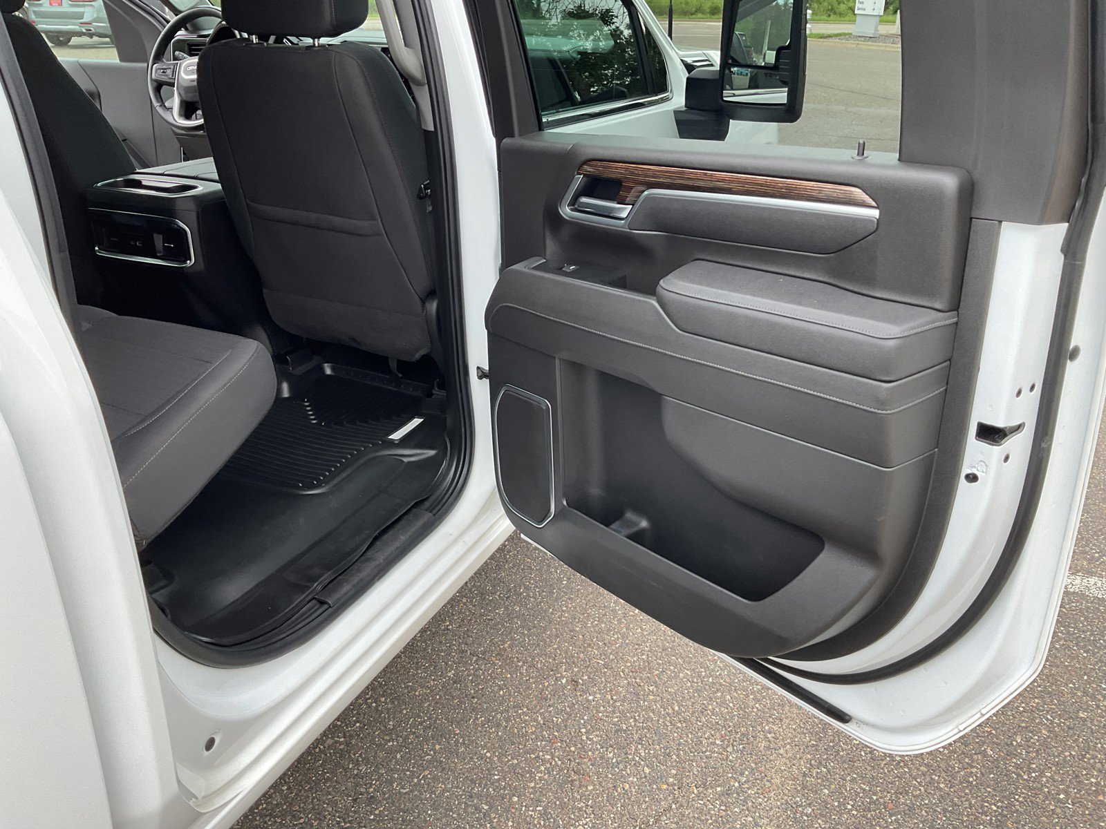 Used 2025 GMC Sierra 3500 SLE w/ SLE Convenience Package AWD/4WD image 27