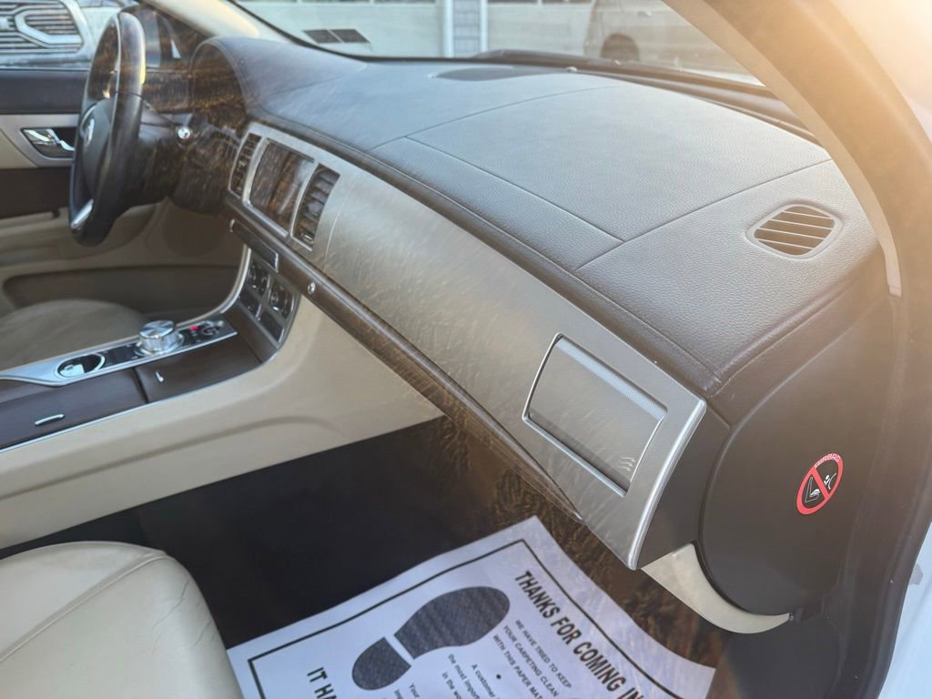 Used 2013 Jaguar XF 3.0 image 20