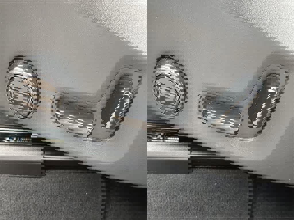 Certified 2025 Volvo XC60 T8 Core w/ Protection Package Premier image 16