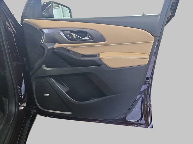 Used 2023 Chevrolet Traverse Premier image 11