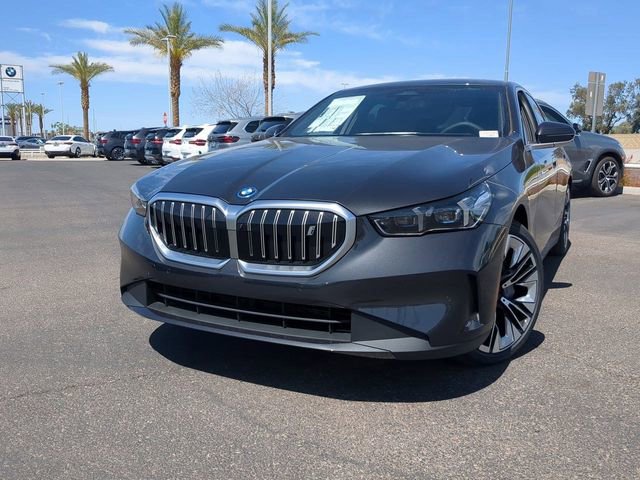Used 2025 BMW i5 eDrive40i w/ Premium Package image 3