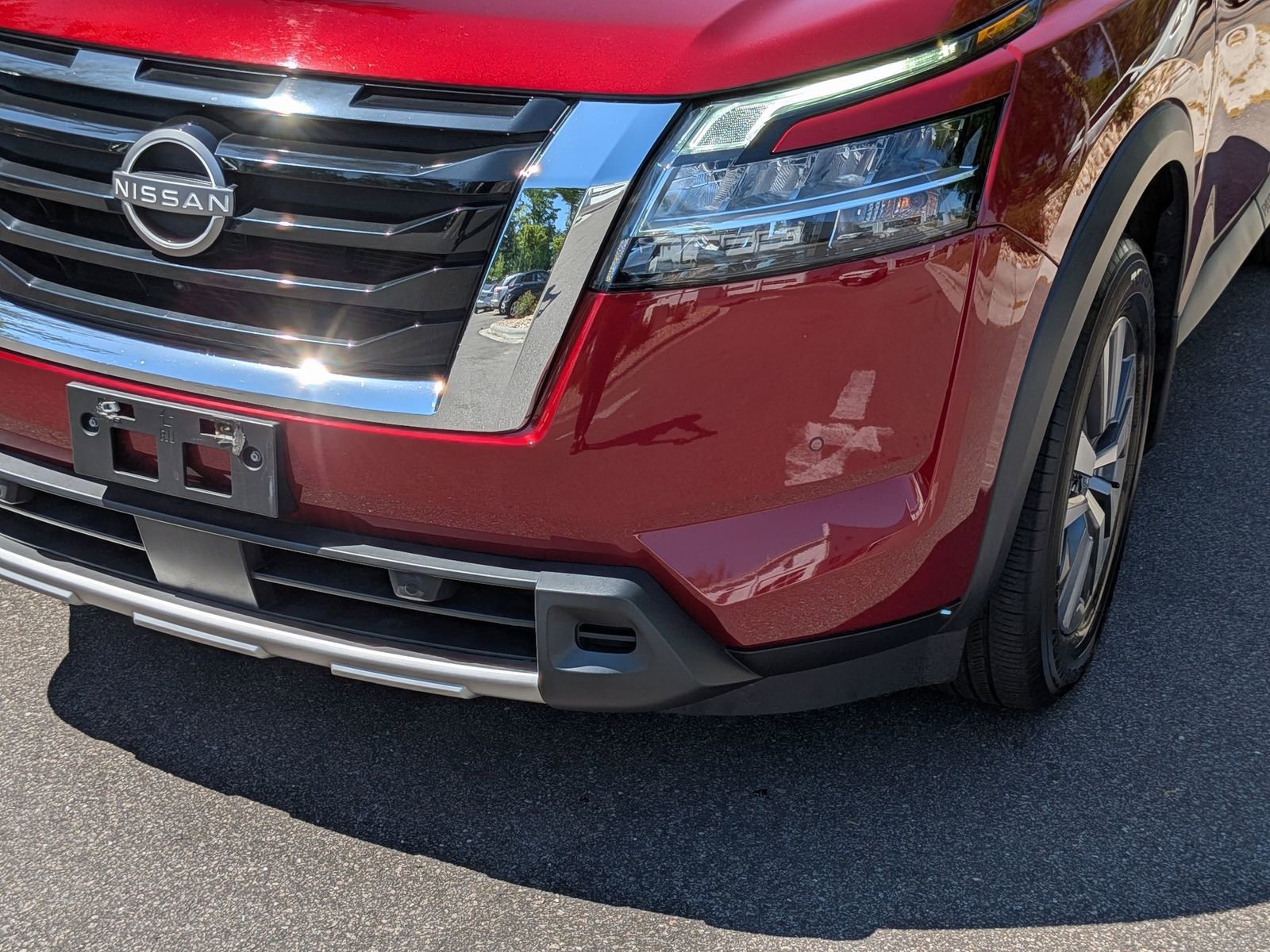 Used 2023 Nissan Pathfinder SL AWD/4WD image 9