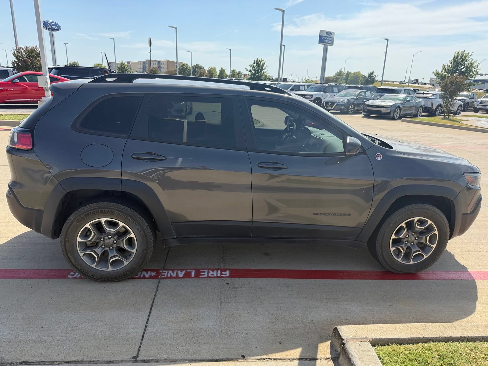 Used 2022 Jeep Cherokee Trailhawk w/ Premium Leather Package AWD/4WD image 16