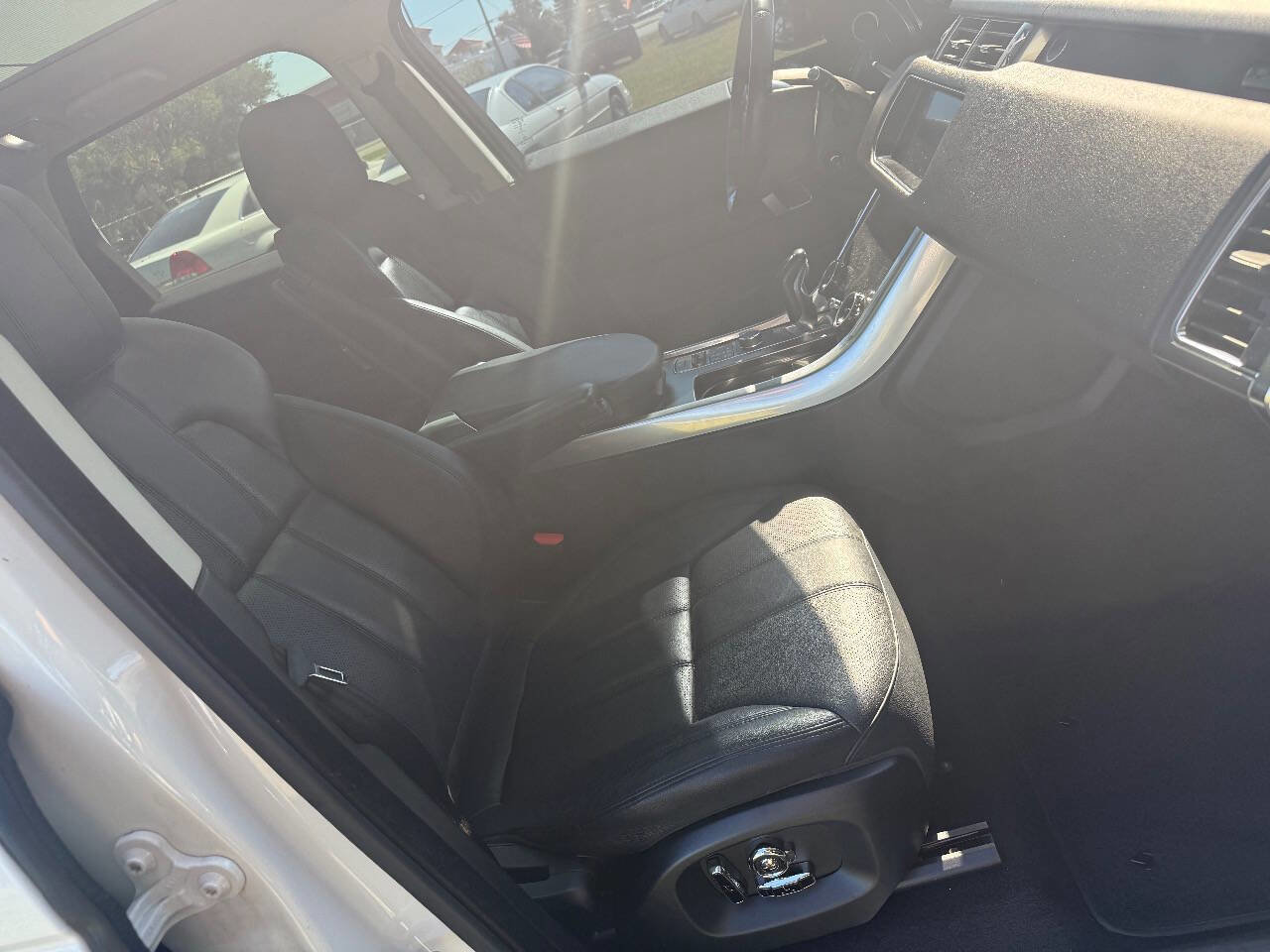 Used 2017 Land Rover Range Rover Sport SE image 10