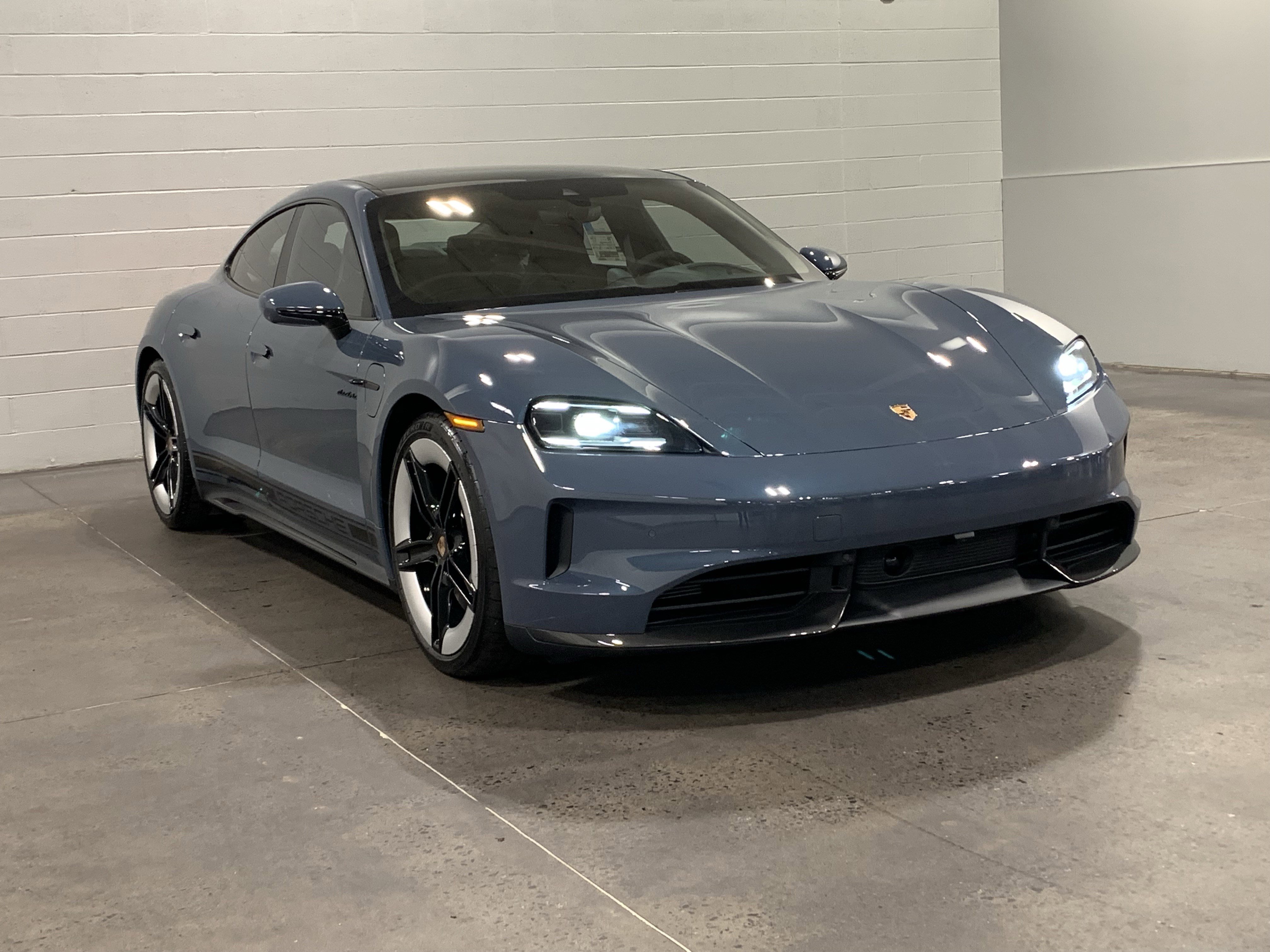 New 2026 Porsche Taycan GTS AWD/4WD image 9