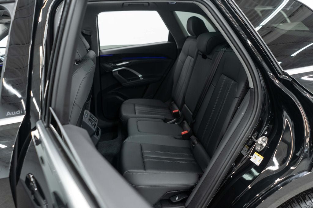 Used 2025 Audi Q5 Premium AWD/4WD image 33