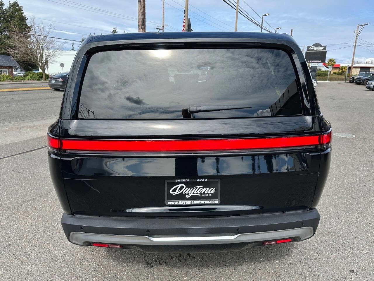 Used 2023 Rivian R1S Adventure image 6