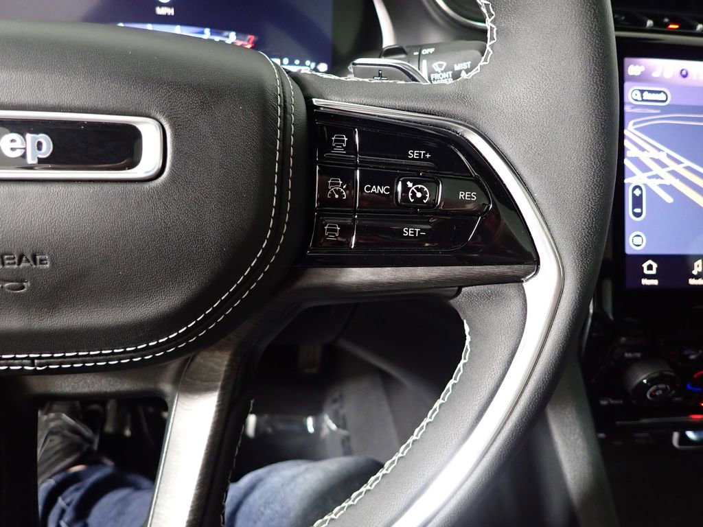 Used 2023 Jeep Grand Cherokee L Overland w/ Luxury Tech Group IV AWD/4WD image 35