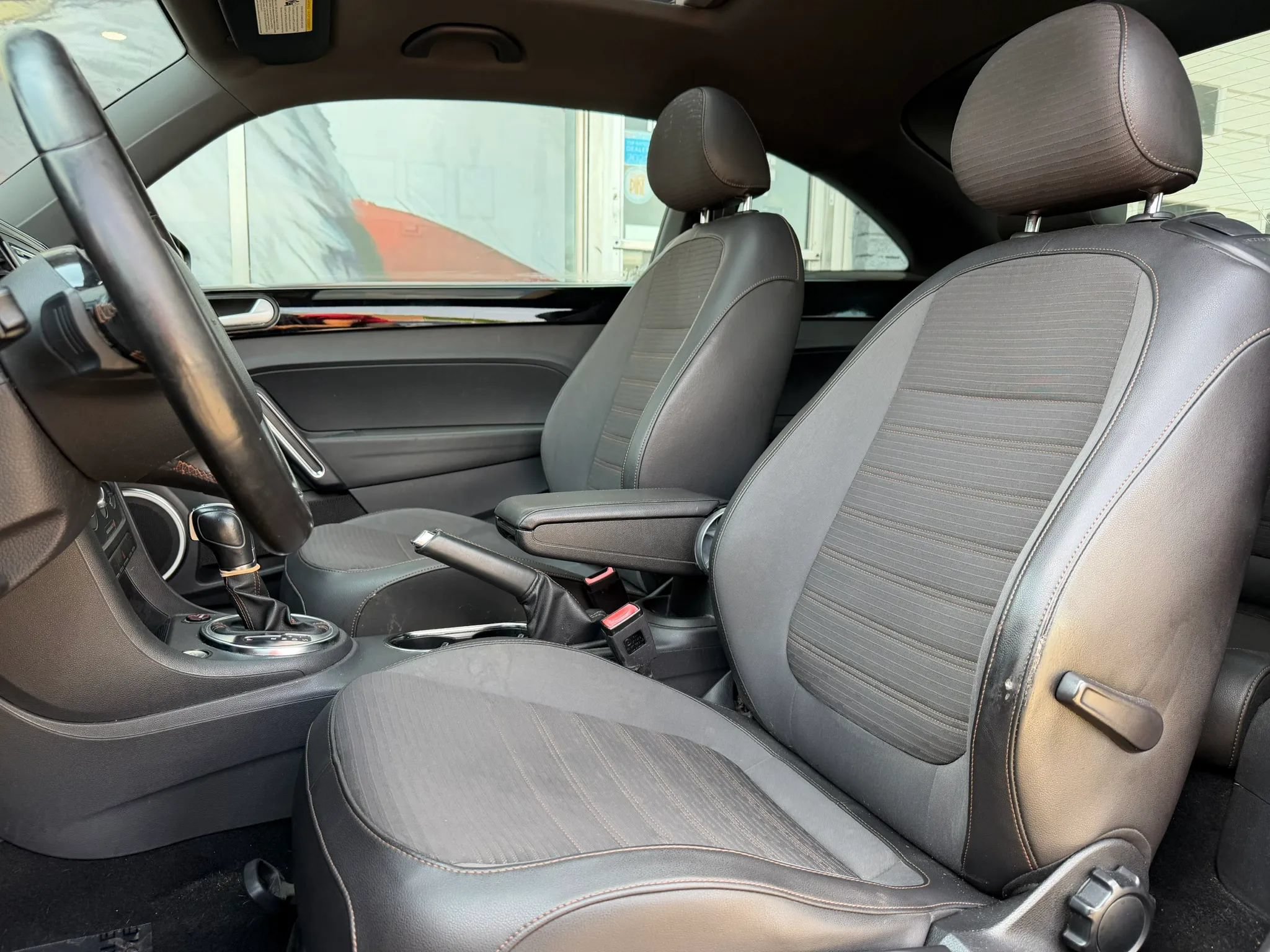 Used 2013 Volkswagen Beetle Turbo FWD image 10